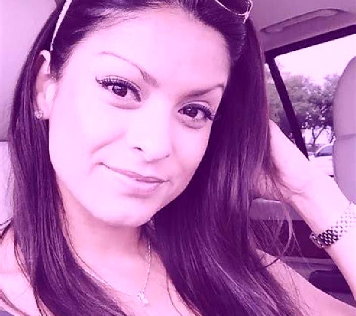 Abril Epila escort