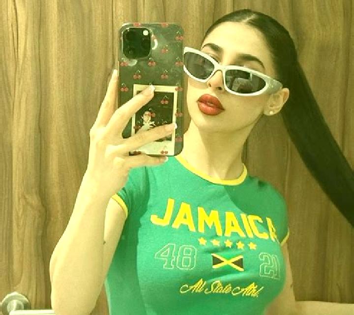Abril Fuentespalda escort