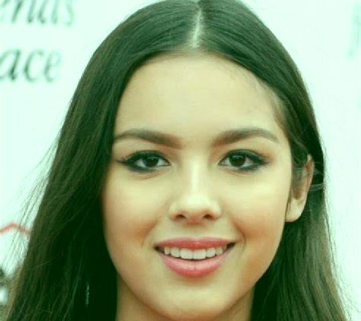 Abril Serradilla del Llano escort