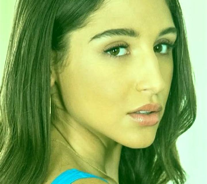 Alejandra 3 Embajadores escort