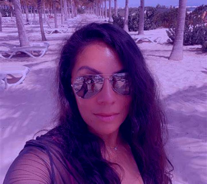 Amanda Aldeanueva de Santa Cruz escort