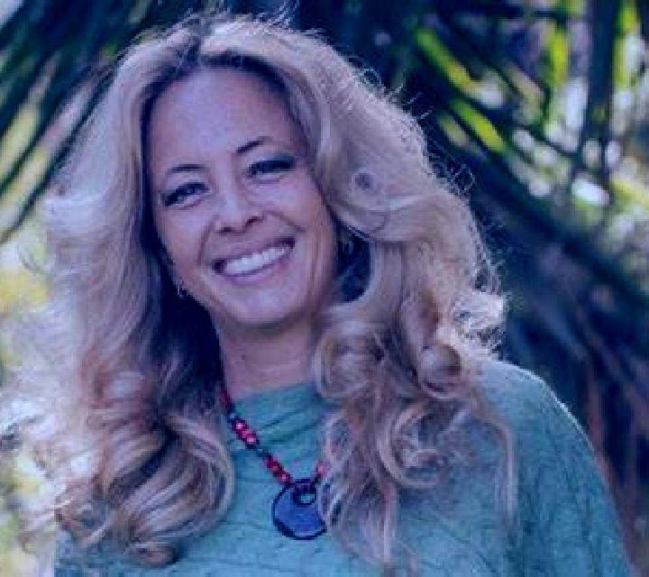 Andrea Almedijar escort