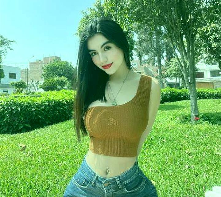 Camila Allueva escort