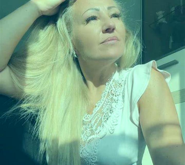 Carmen Rugat escort