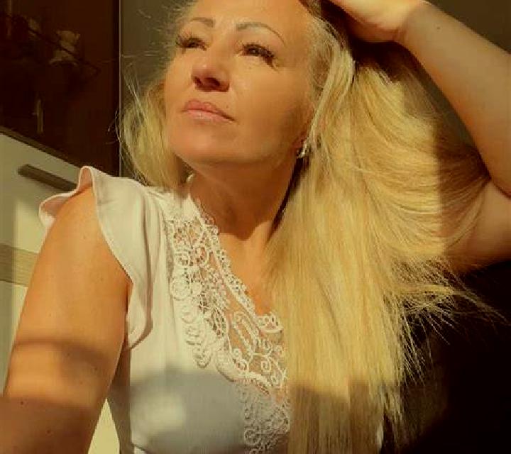 Claudia Manon escort