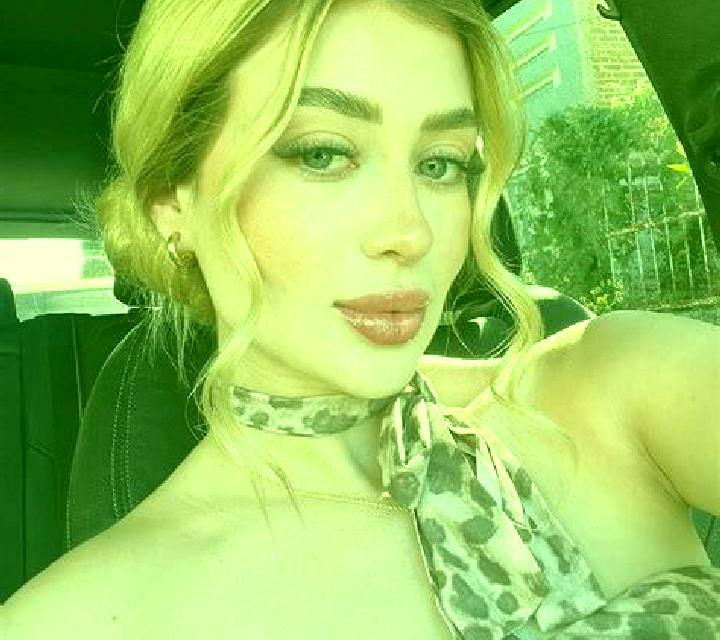 Claudia Mesia escort