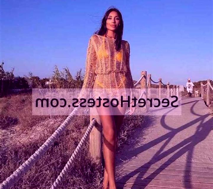 Daniela La Albuera escort