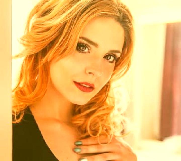 Elena Cristina escort
