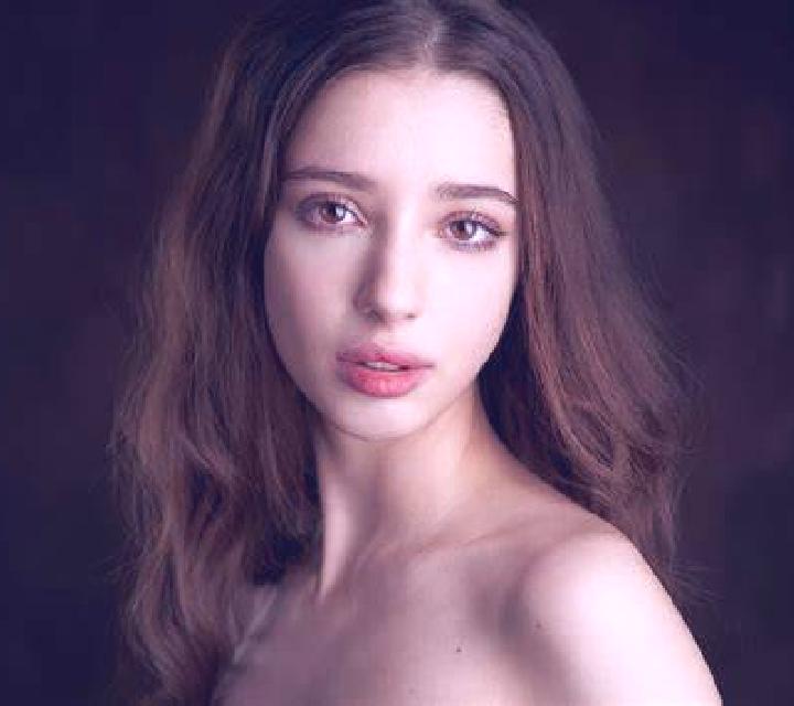 Estrella Mora escort