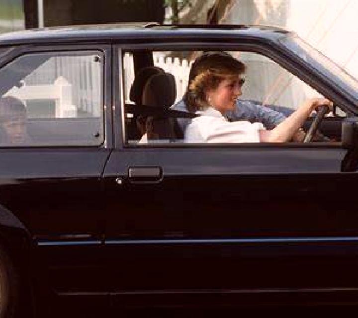 Josefina Villar de Rena escort