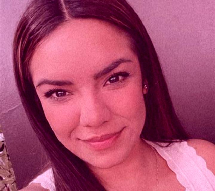 Julia 3 Curtis escort