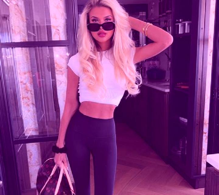 Julia Blanes escort