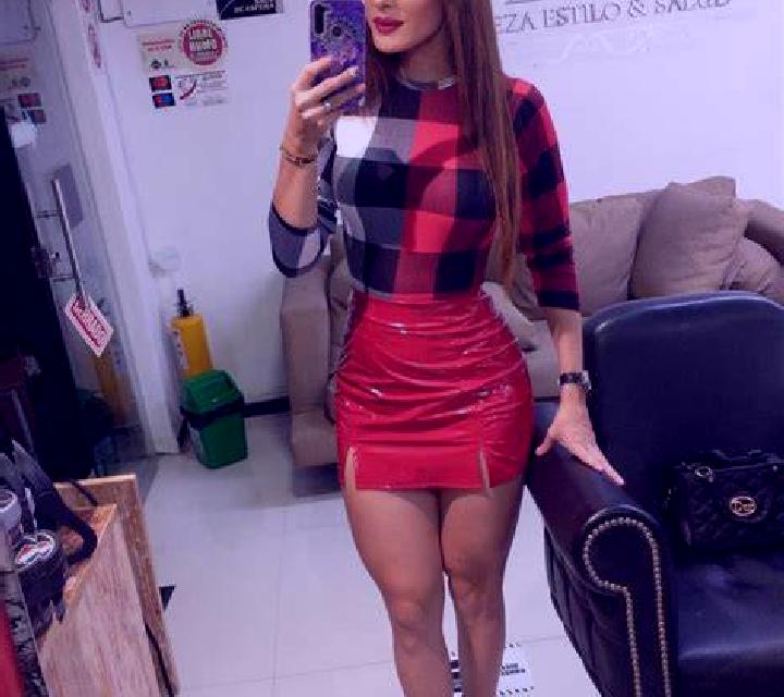 Julia Tosos escort
