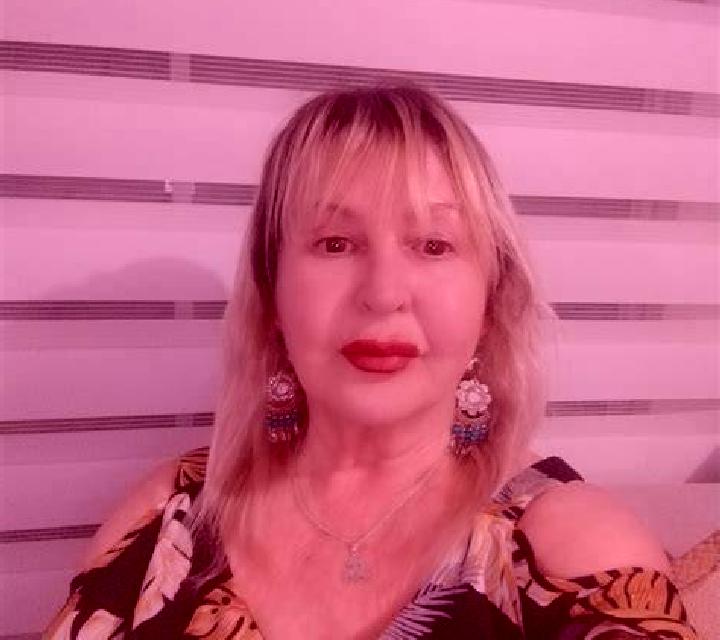 Lola 3 Aldeonte escort