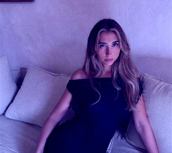 Luna 2 Almoines escort