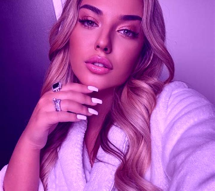 Manuela Garrigoles escort