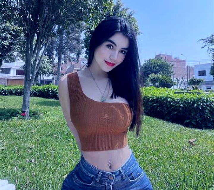 Martina 2 Naron escort