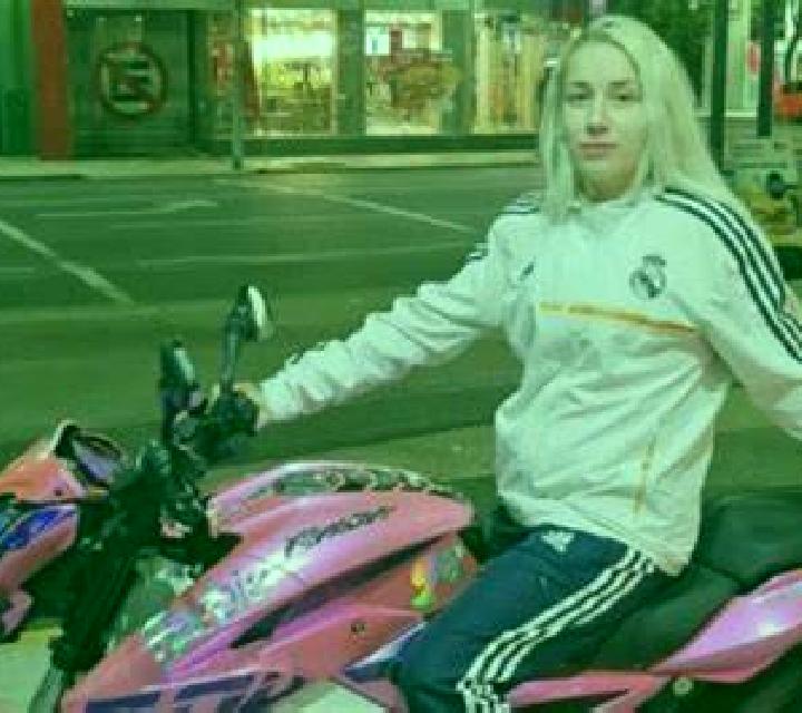 Martina Singra escort
