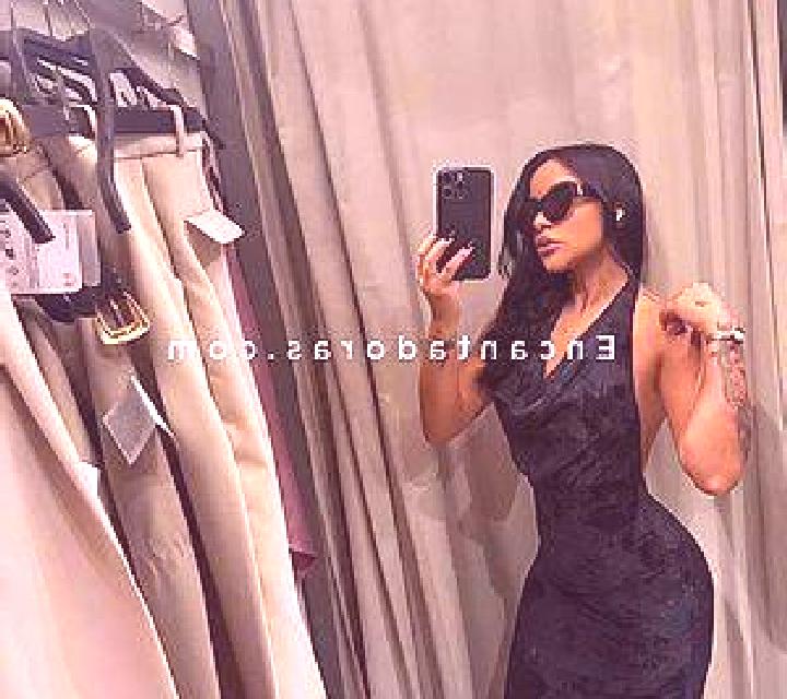 Noa 3 Maials escort