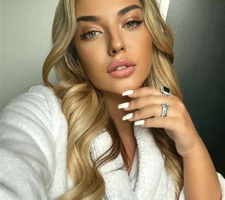 Paula 2 La Carrera escort