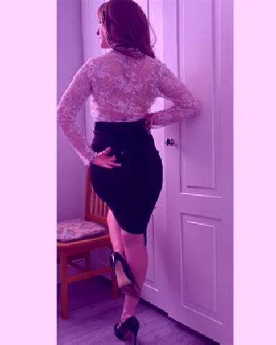 Paula 3 Valpalmas escort
