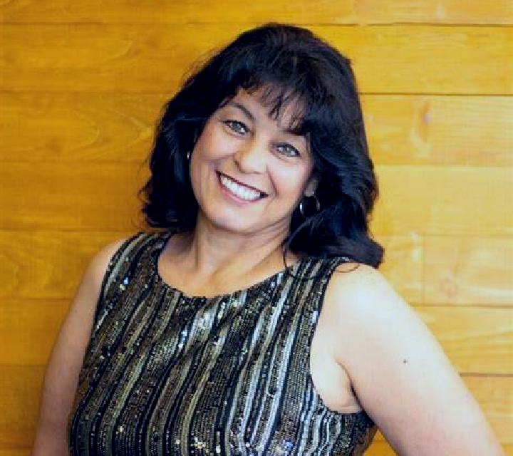 Regina Villanueva de la Canada escort