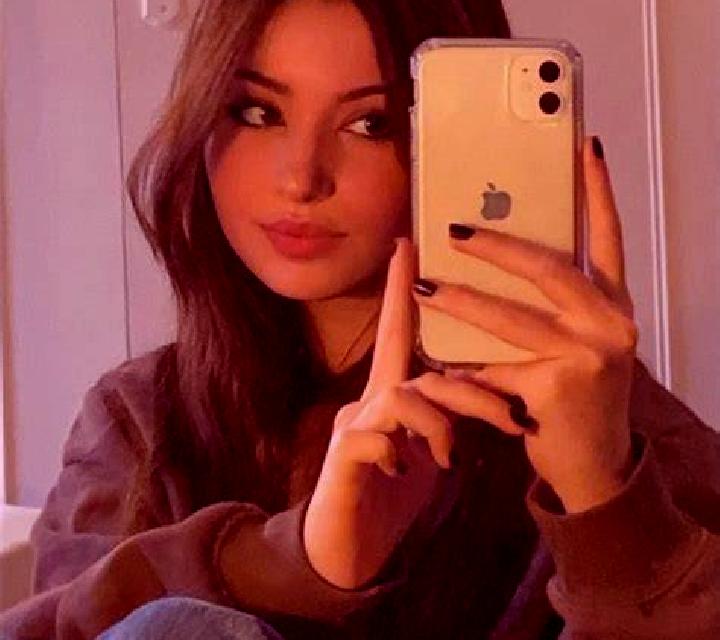 Sara Amusquillo escort