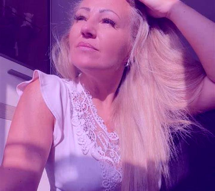 Selene Otura escort