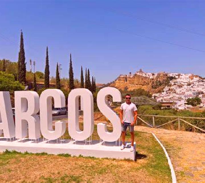 Ximena Santa Cruz de Moncayo escort